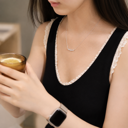 ルミエール クレセント ネックレス